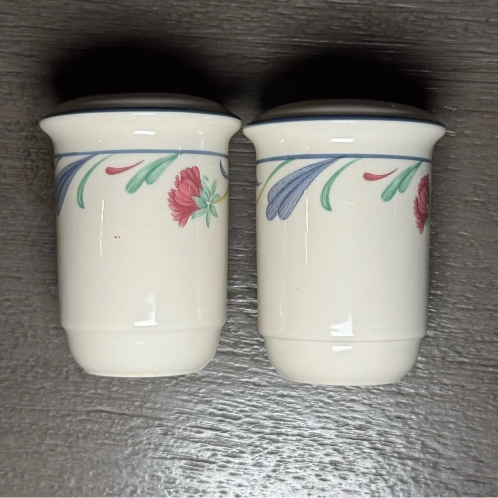 Lenox Chinastone Set 2 Salt And Pepper Shakers Poppies On Blue Pattern